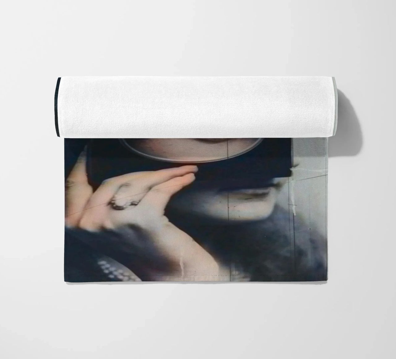 Scherzo Glow | Press Play Art Print Remix telo mare da Press Play Art Prints