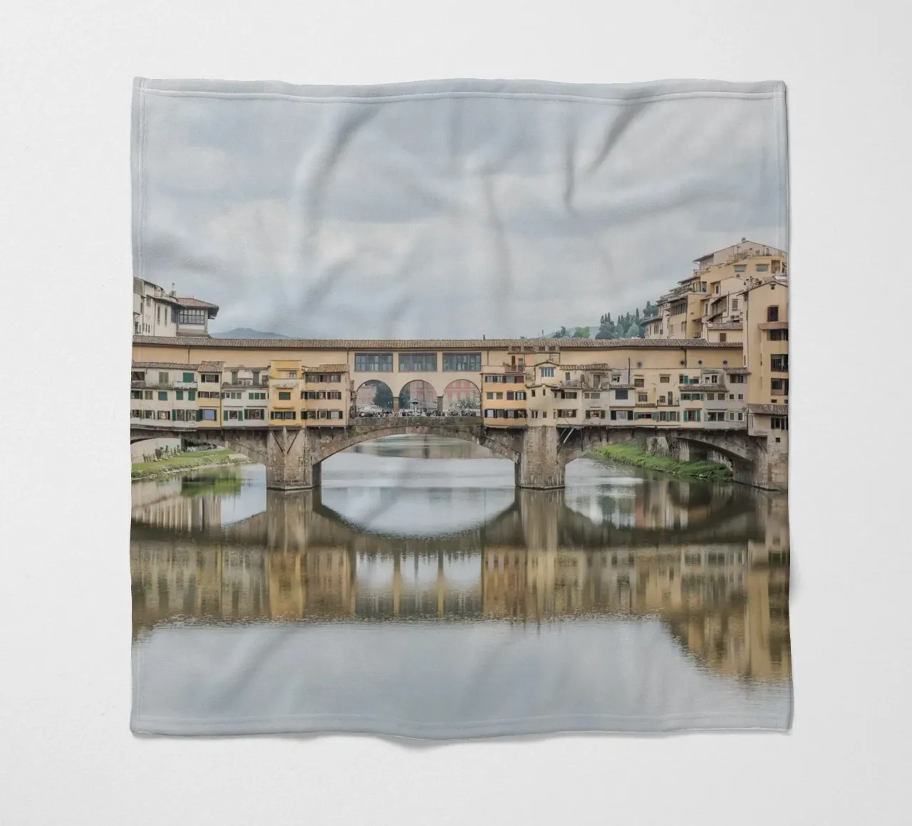 Ponte Vecchio in Florence coperta in pile da photolovers
