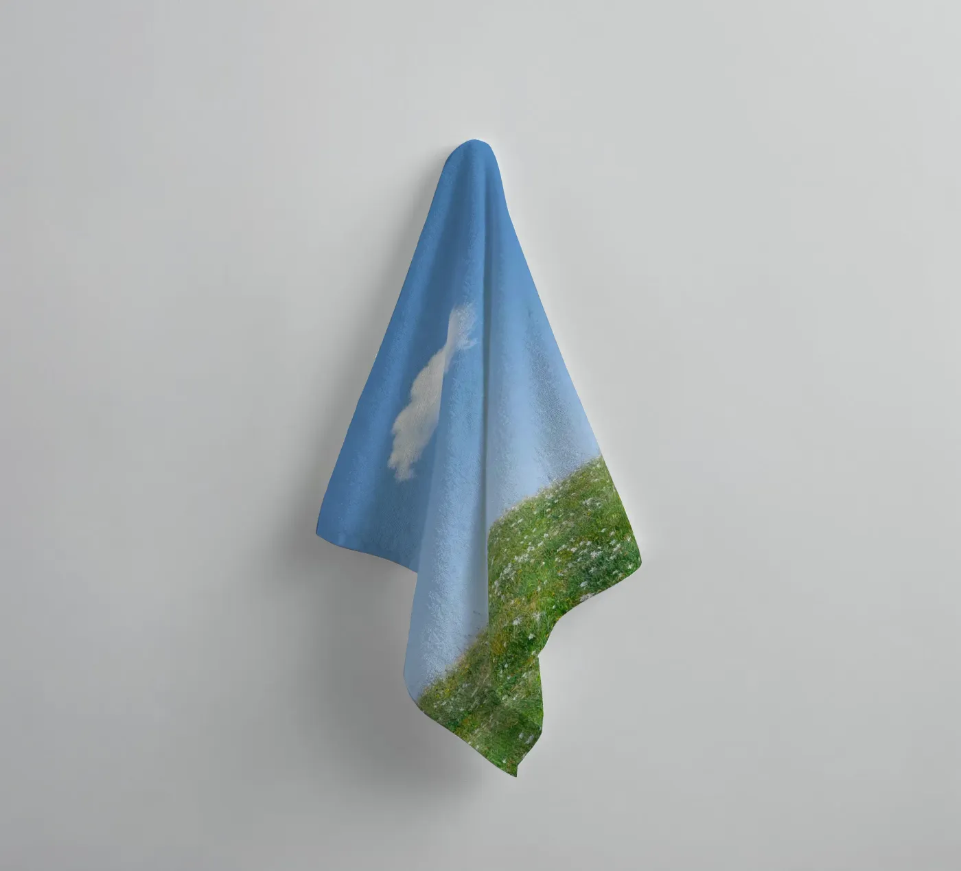 cloud single cloud badhanddoek van Earthly Visions