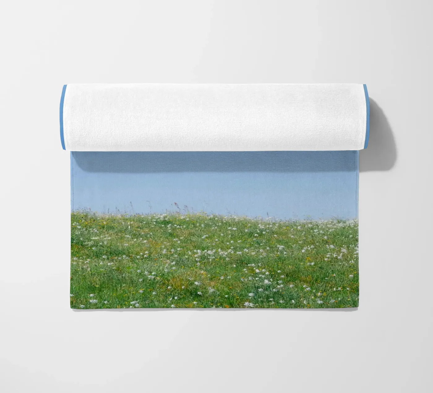 cloud enkele cloud strandhanddoek van Earthly Visions