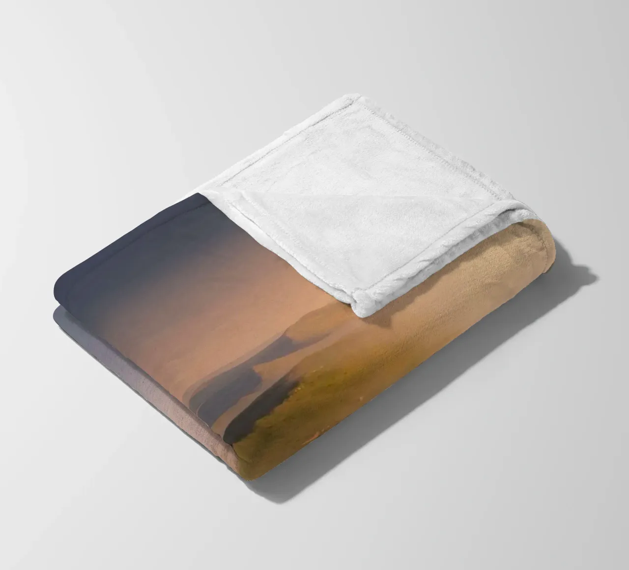 nebbia sulle colline coperta in pile da Earthly Visions