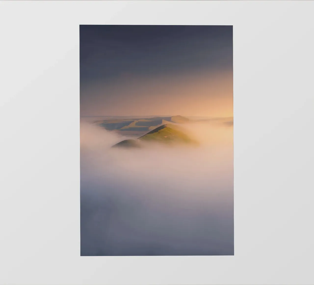 nebbia sulle colline pellicola backlit da Earthly Visions
