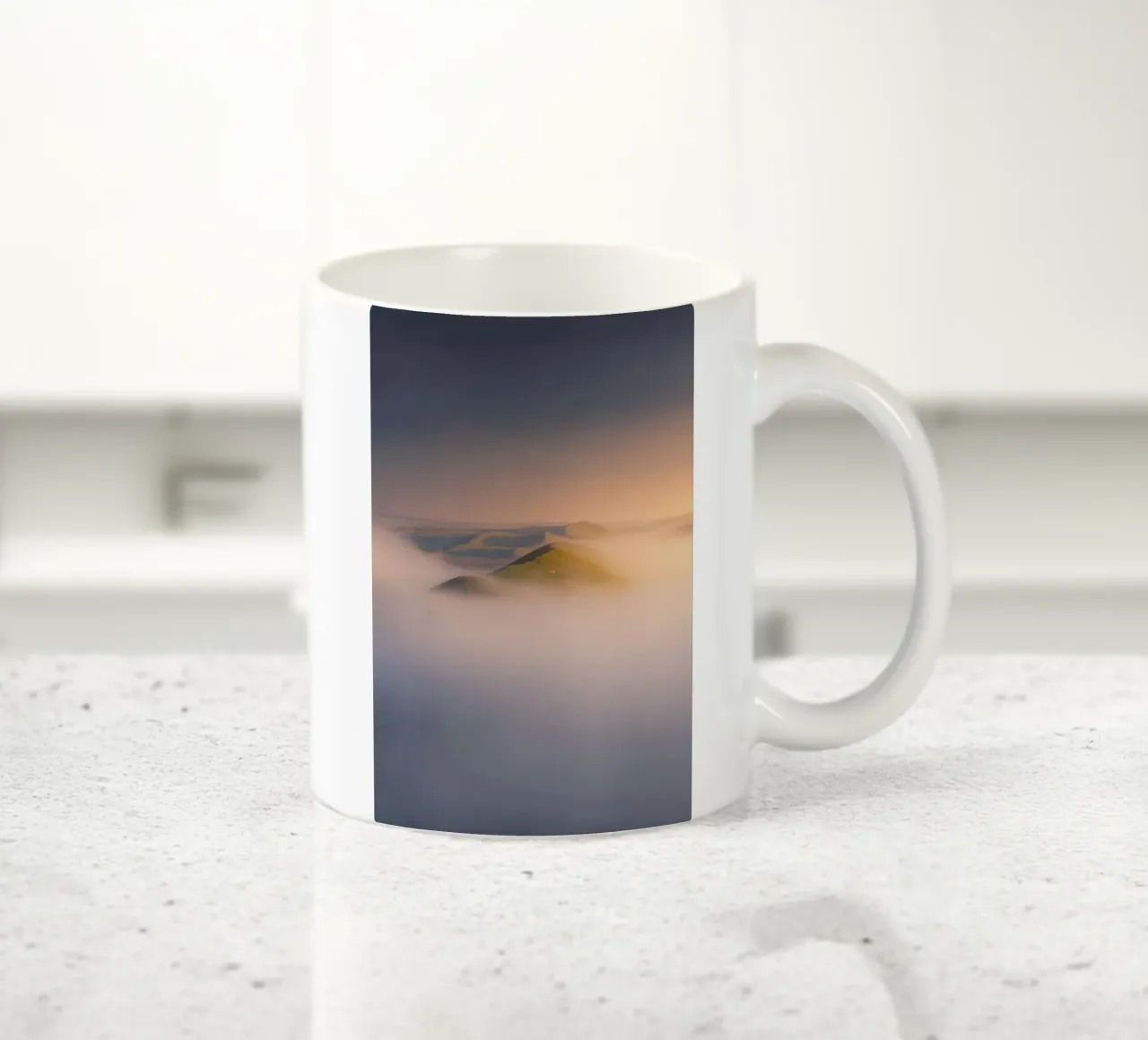 nebbia sulle colline tazza in ceramica da Earthly Visions