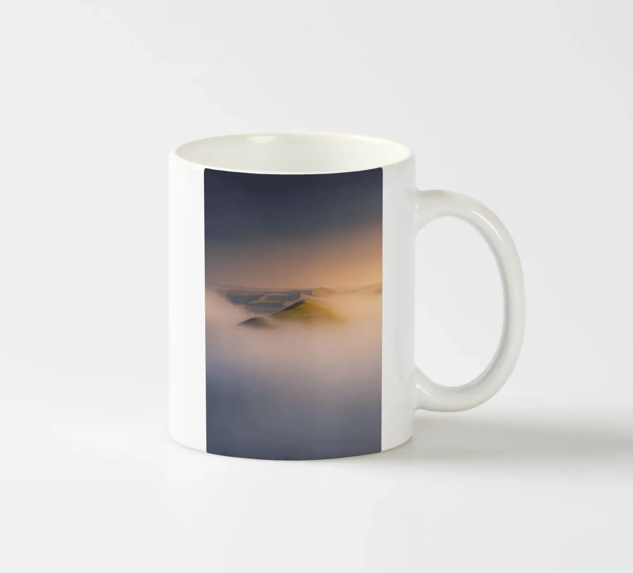 nebbia sulle colline tazza in ceramica da Earthly Visions