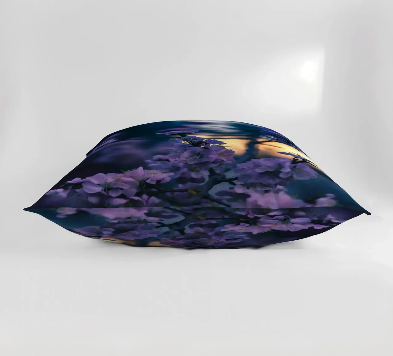 fiori di ciliegio cuscino da Earthly Visions