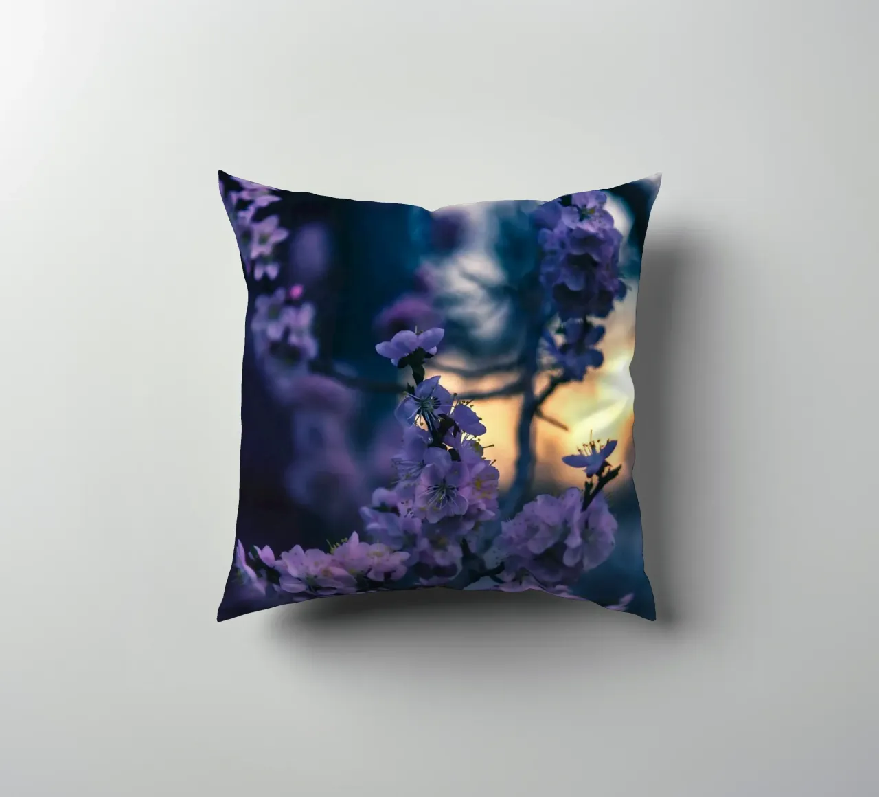 fiori di ciliegio cuscino da Earthly Visions