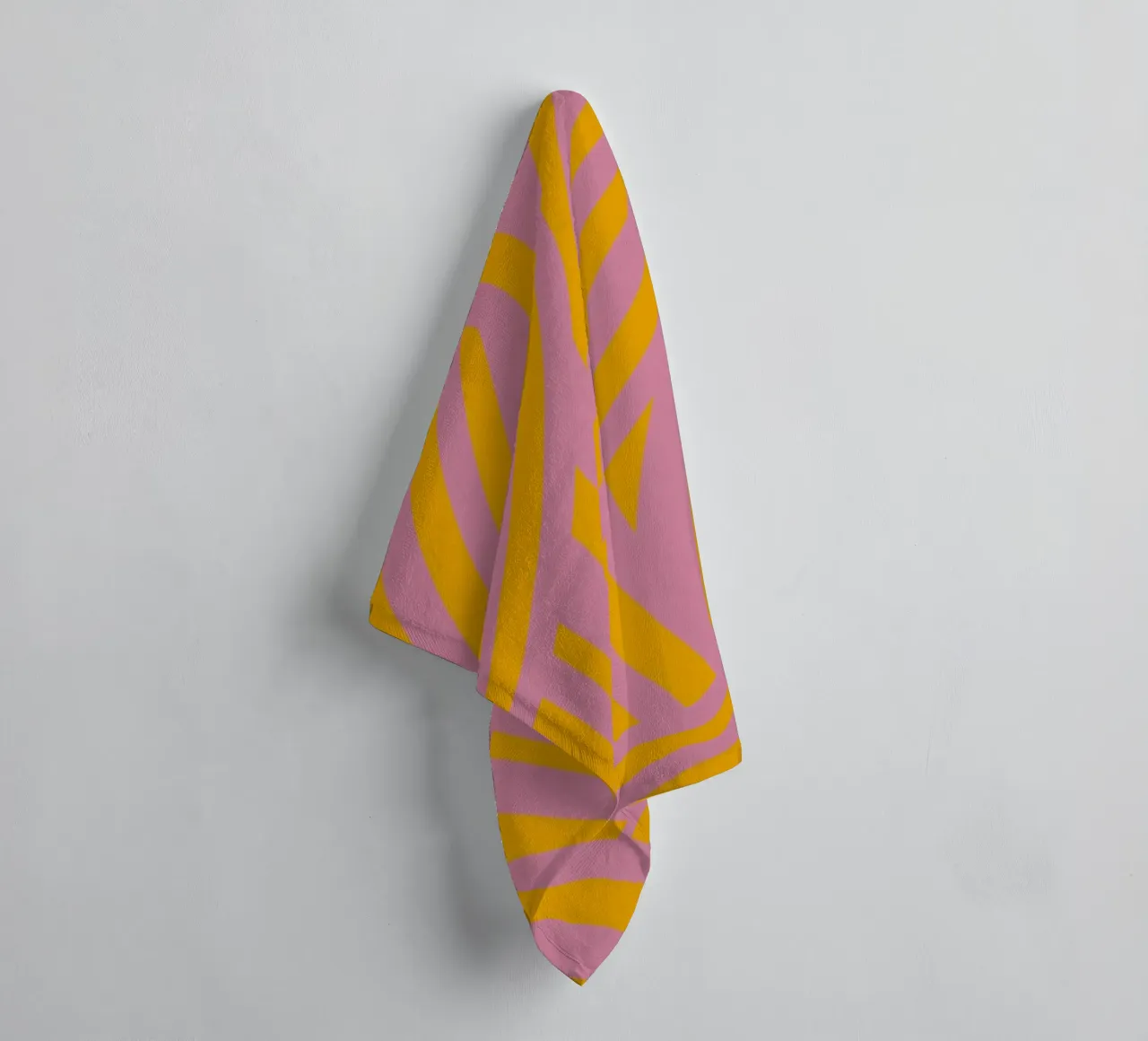 Strisce rosa e gialle retrò asciugamano da bagno da Little Dean