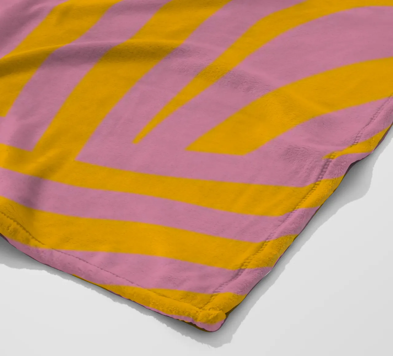 Strisce rosa e gialle retrò coperta in pile da Little Dean