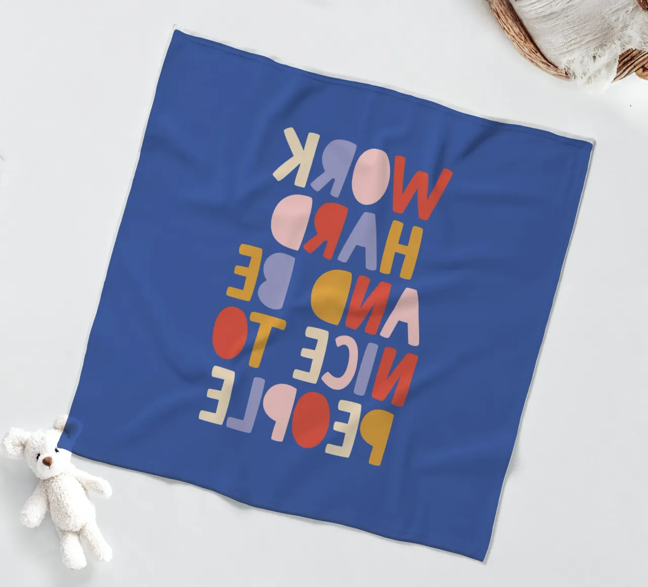Lavorare sodo ed essere gentili con le persone coperta in pile da THE MOTIVATED TYPE