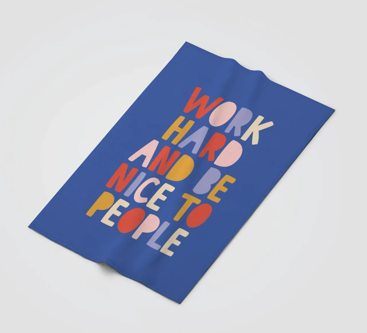 Lavorare sodo ed essere gentili con le persone coperta in pile da THE MOTIVATED TYPE