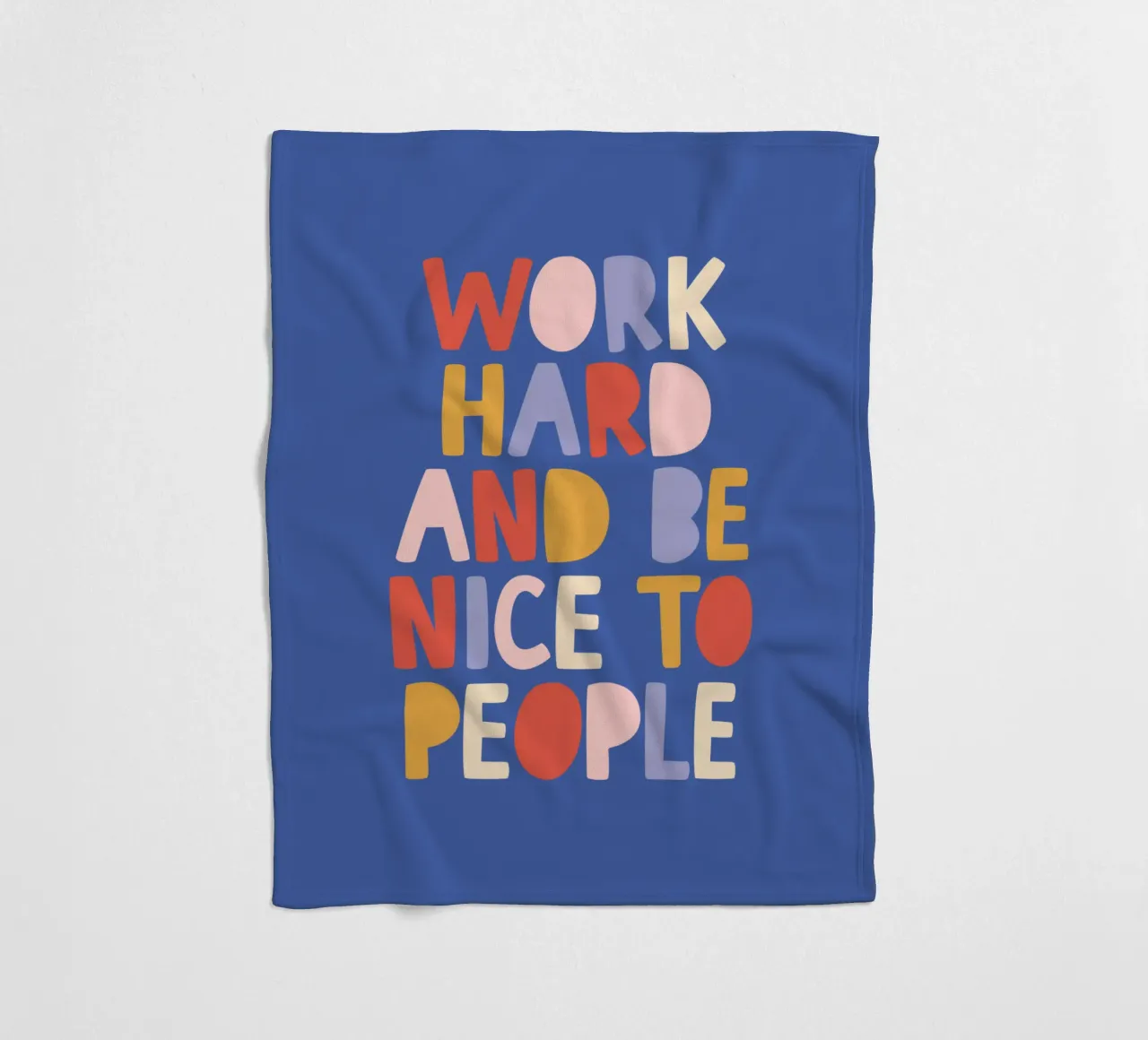 Lavorare sodo ed essere gentili con le persone coperta in pile da THE MOTIVATED TYPE