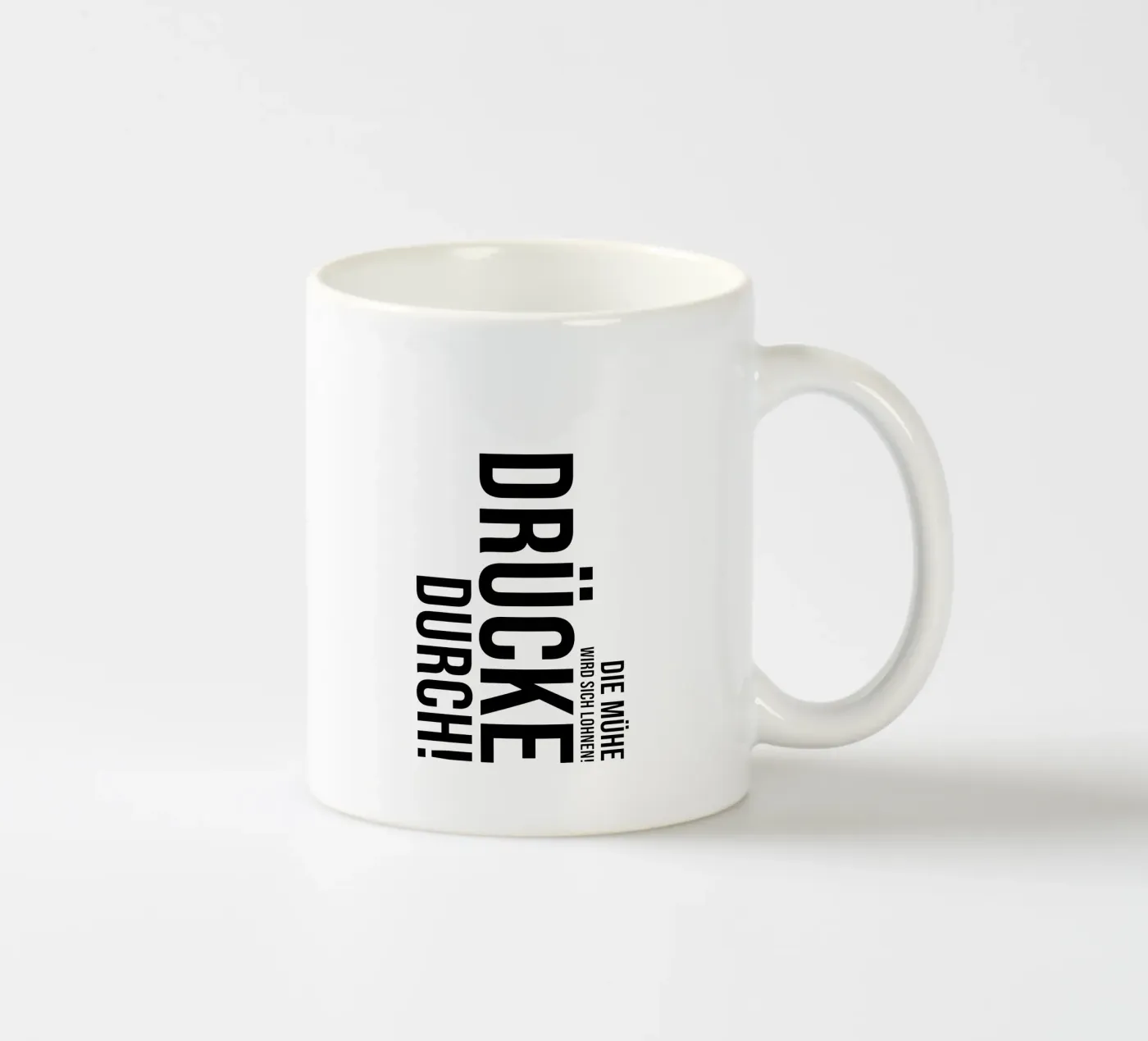 Press through mug en céramique de YV TYPOGRAPHY