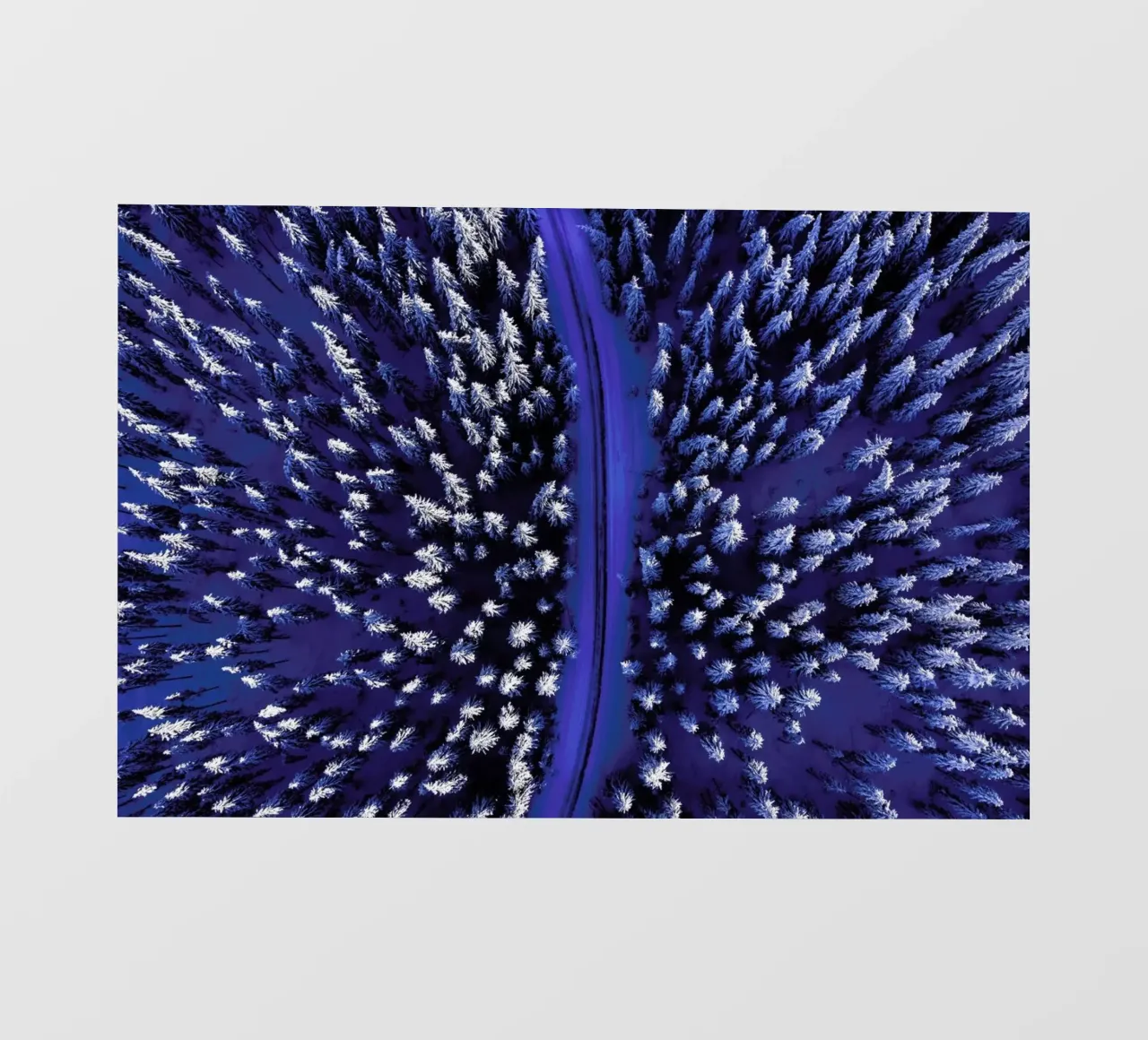 Snowcapped Pines telo in pvc da EyeEm Mobile GmbH