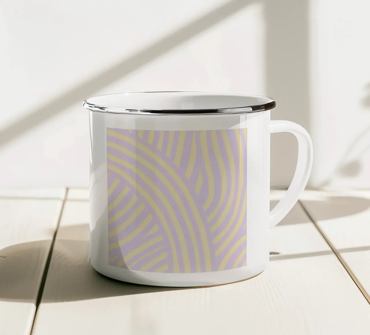 Righe viola e gialle pastello tazza in smalto da Little Dean