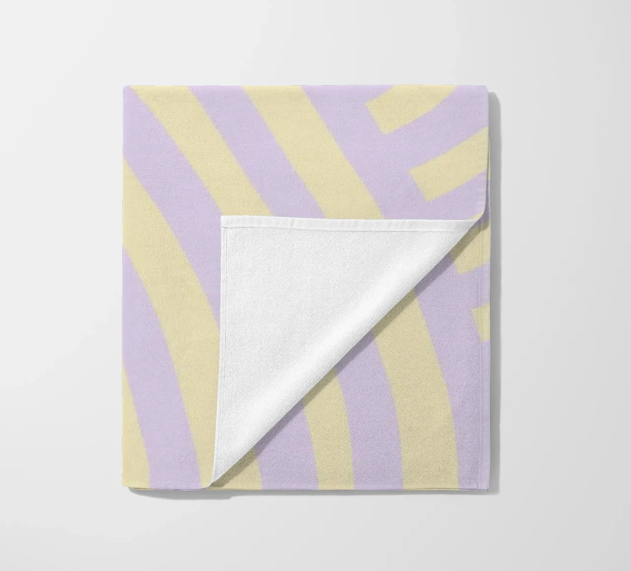 Rayures violet et jaune pastel serviette de plage de Little Dean