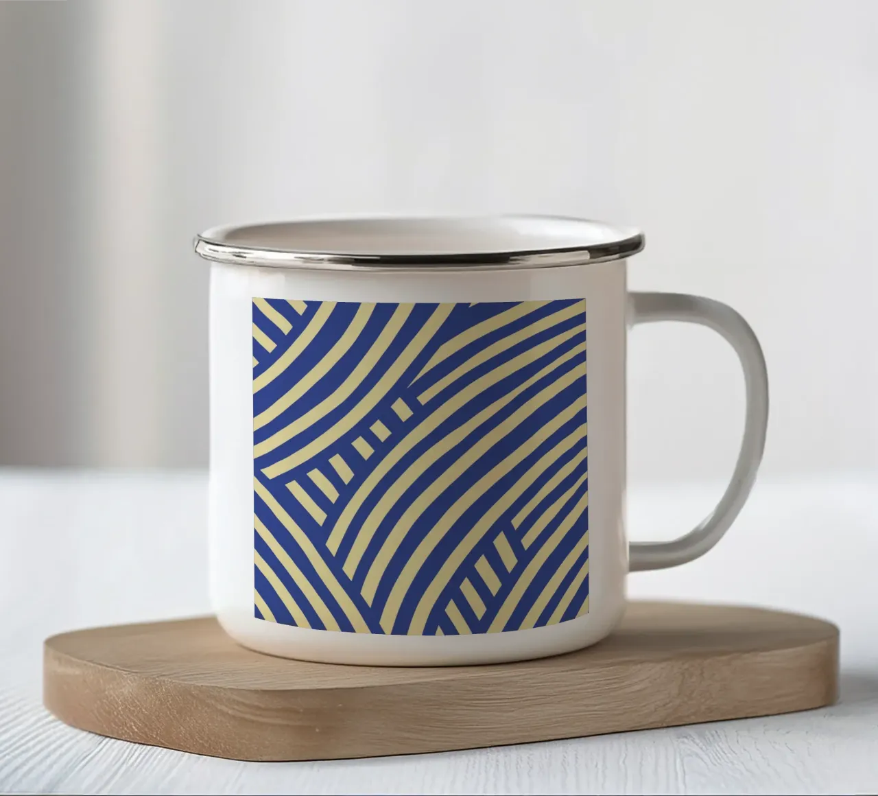 Striscia astratta blu e gialla tazza in smalto da Little Dean