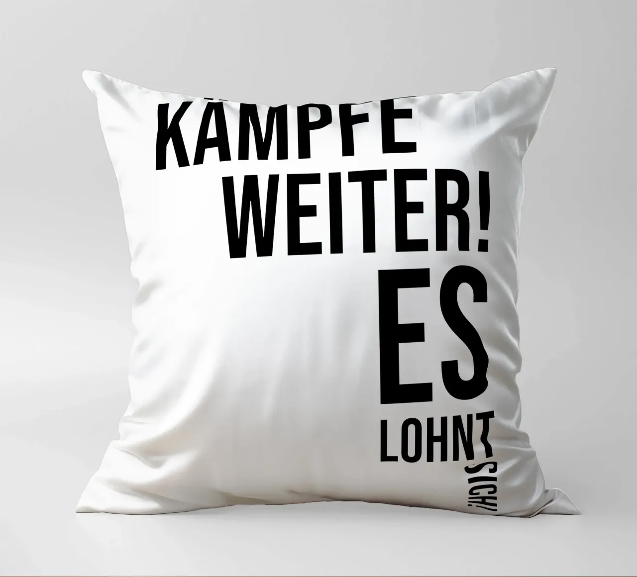 Combattere cuscino da YV TYPOGRAPHY