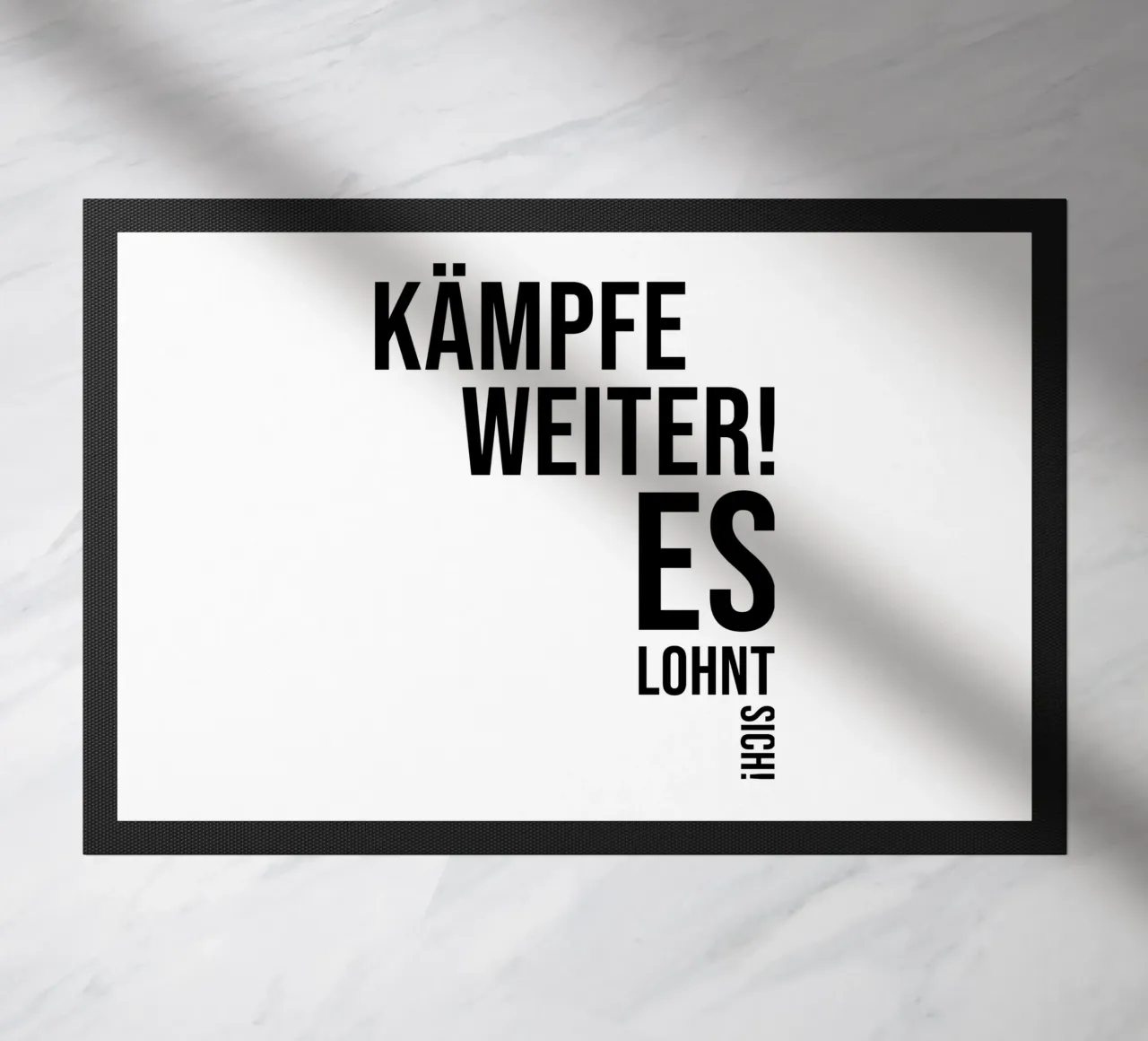 Combattere zerbino da YV TYPOGRAPHY