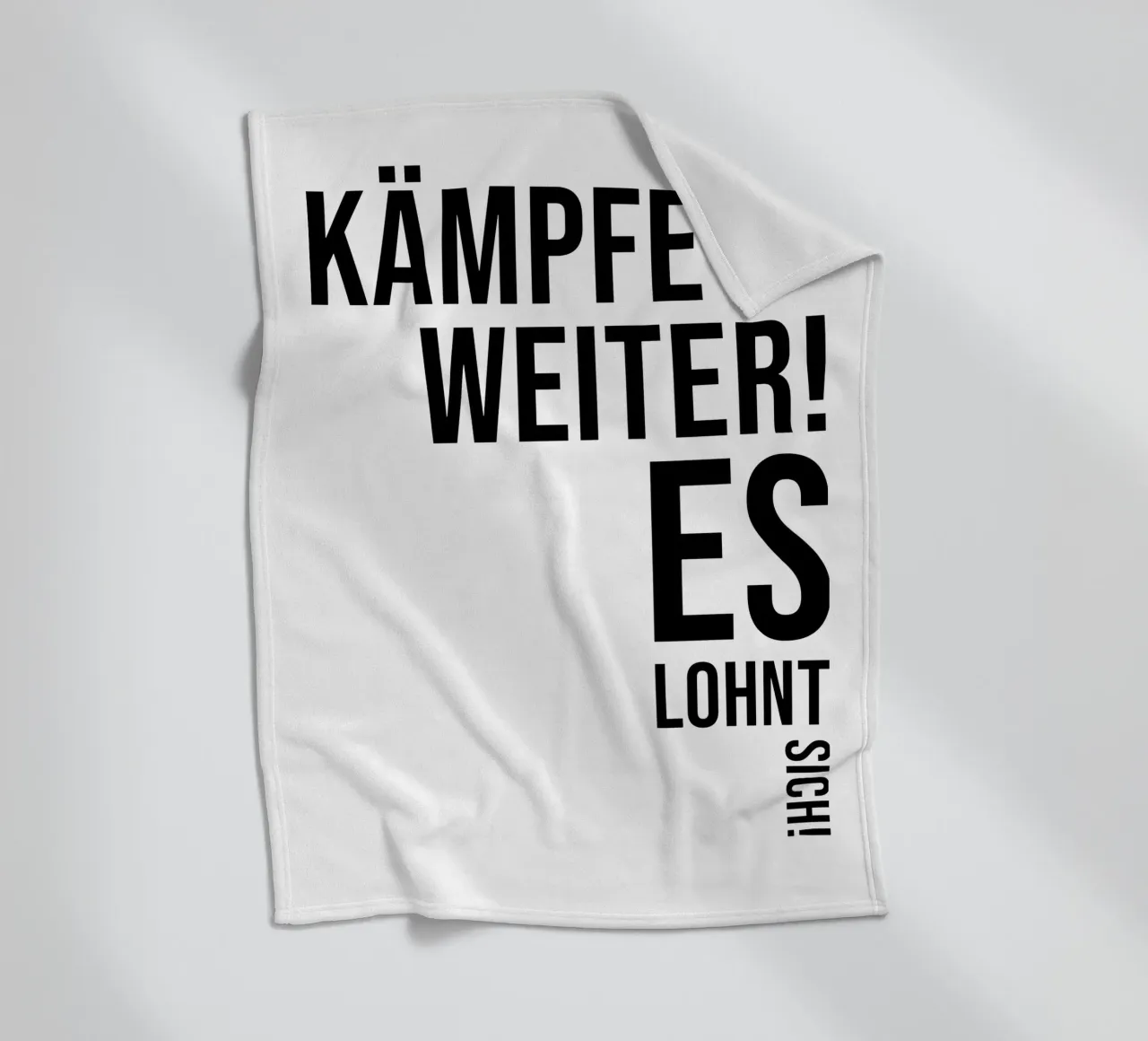 Combattere coperta in pile da YV TYPOGRAPHY