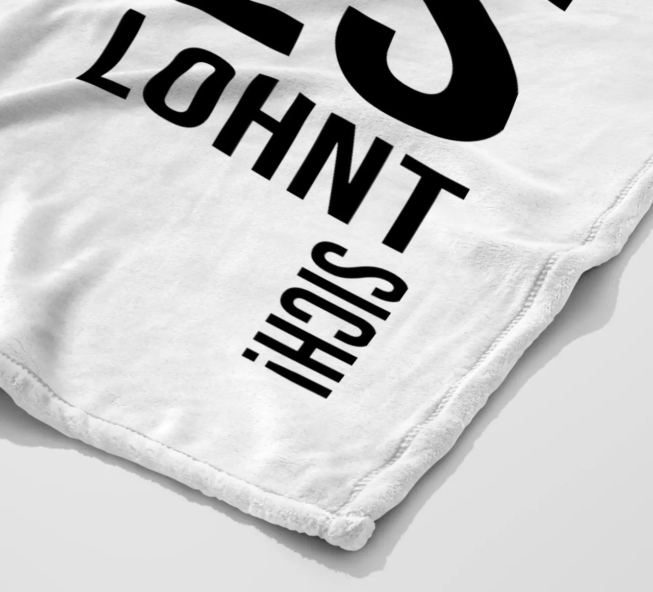 Combattere coperta in pile da YV TYPOGRAPHY