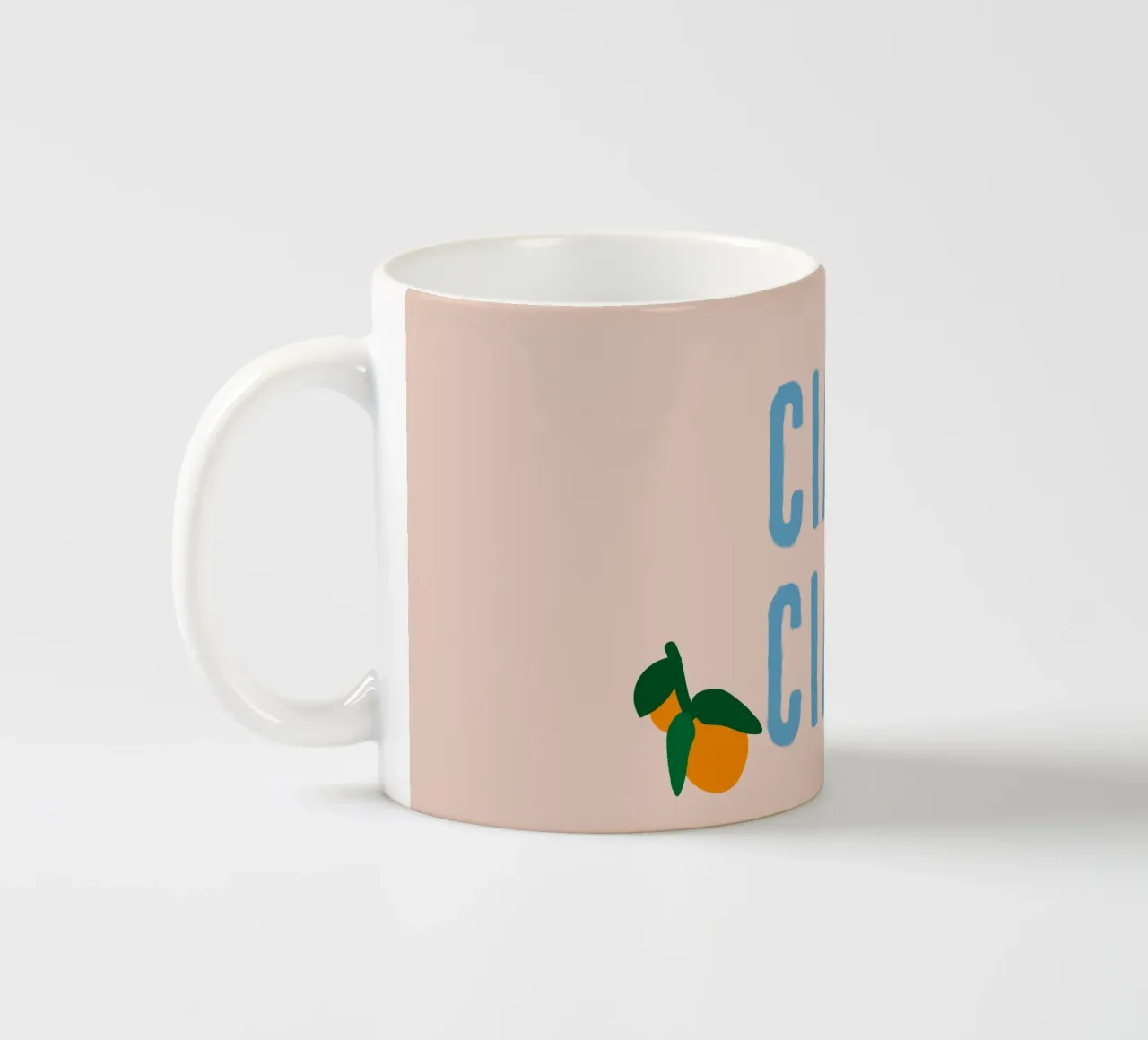 CIAO CIAO Avec des oranges sur du beige mug en céramique de Alisa Knöß