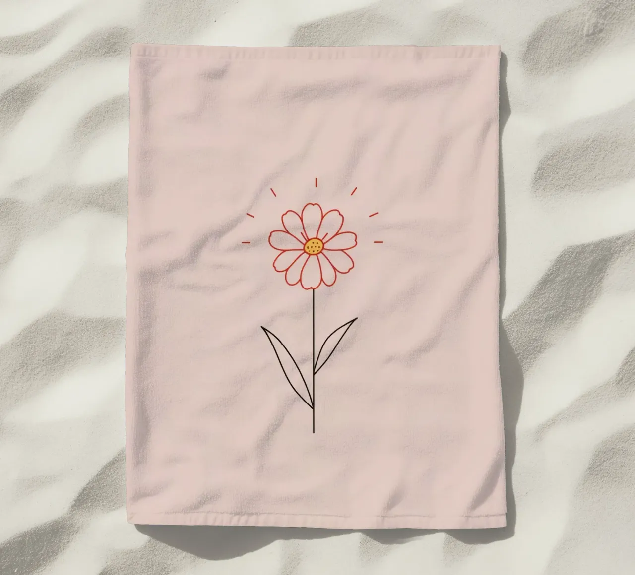 Arte floreale con un semplice fiore rosa e foglie verdi telo mare da DesignDoodle