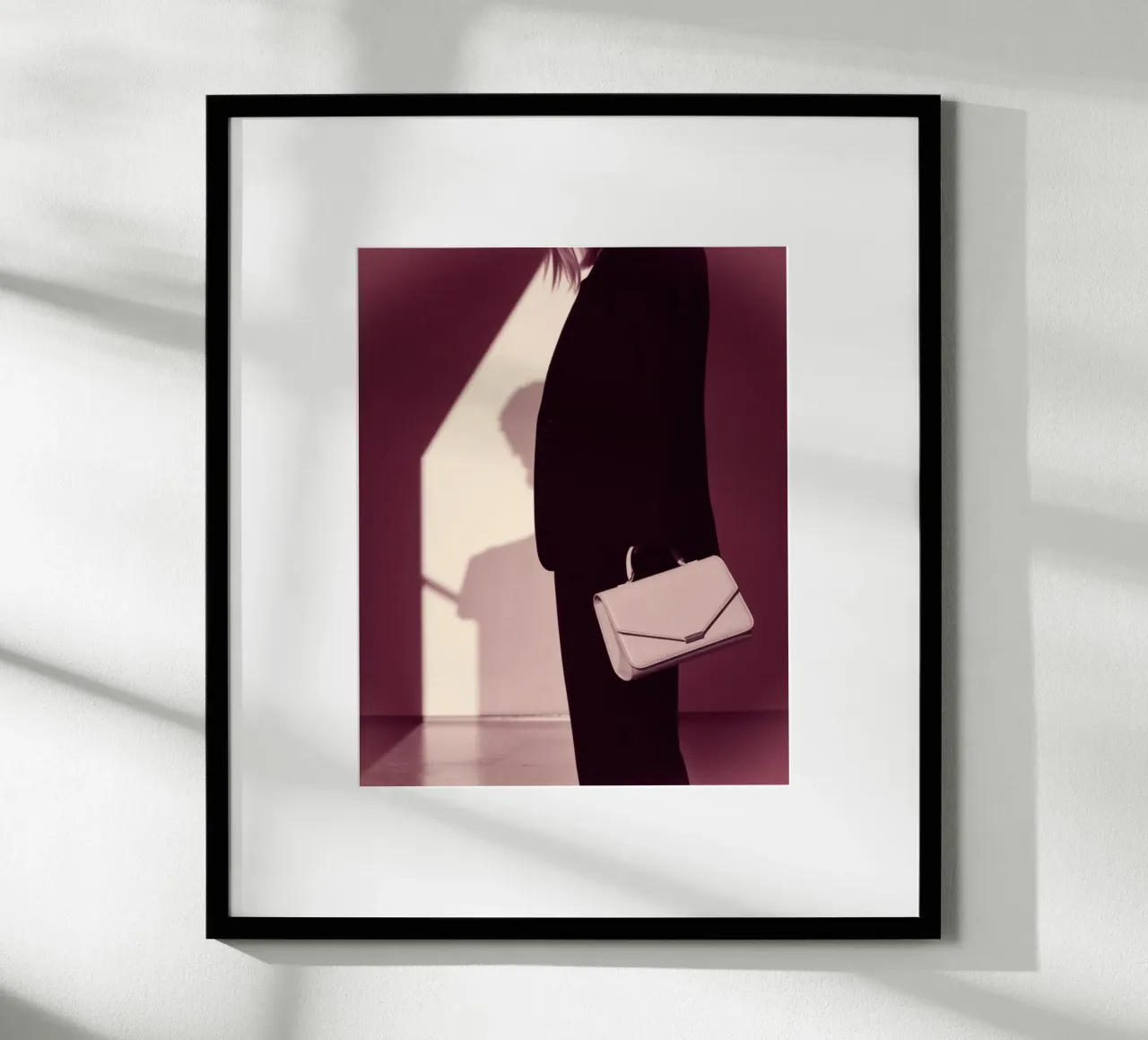 Impero di velluto poster con telaio in plastica da PhotoVibe Decor