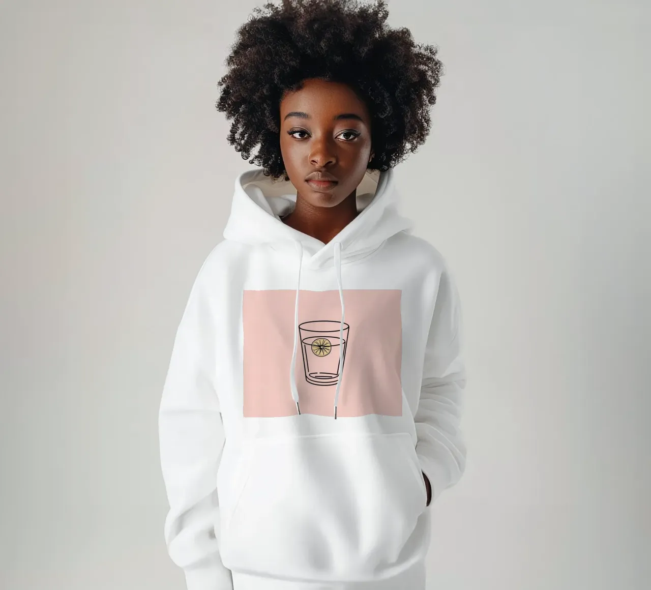 Verfrissend drankje in een helder glas met een schijfje citroen hoodie van DesignDoodle