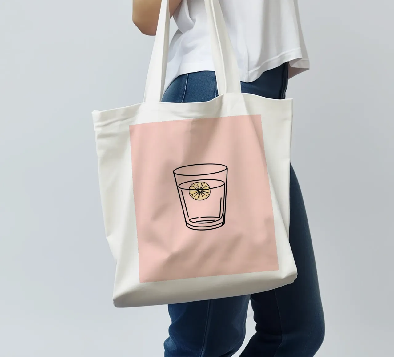 Bevanda rinfrescante in un bicchiere trasparente con una fetta di limone borsa in juta da DesignDoodle