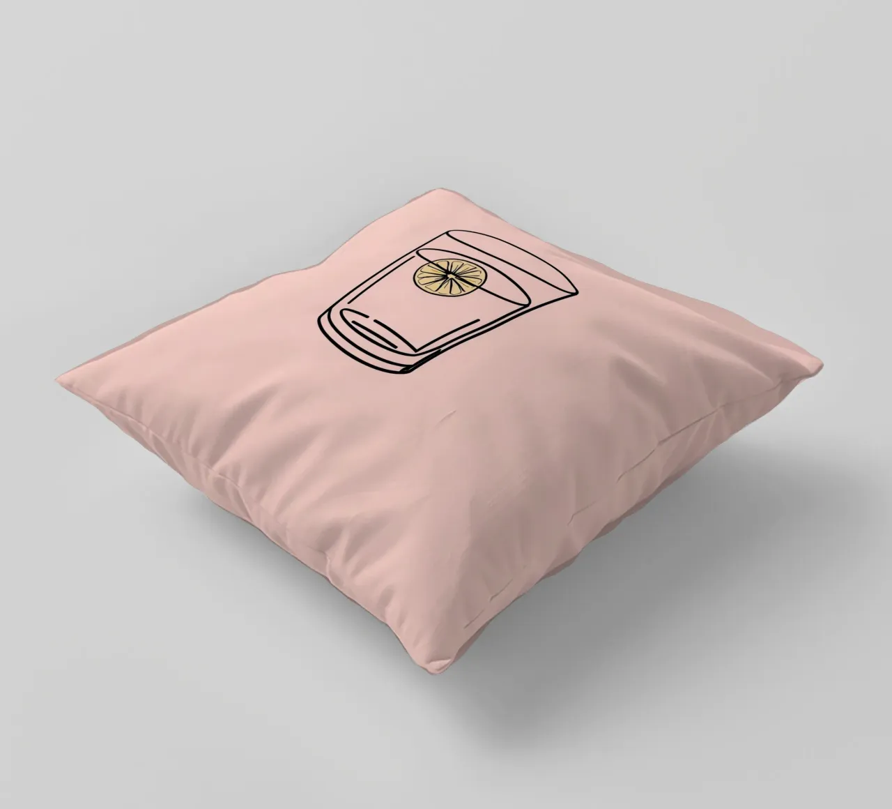 Bevanda rinfrescante in un bicchiere trasparente con una fetta di limone cuscino da DesignDoodle