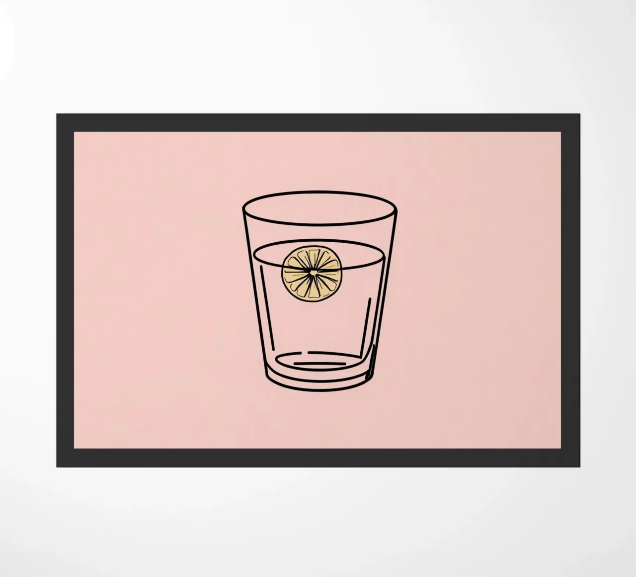 Bevanda rinfrescante in un bicchiere trasparente con una fetta di limone zerbino da DesignDoodle
