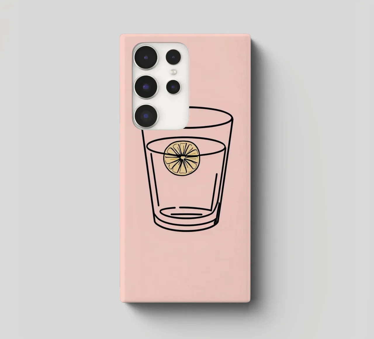 Bevanda rinfrescante in un bicchiere trasparente con una fetta di limone cover samsung da DesignDoodle