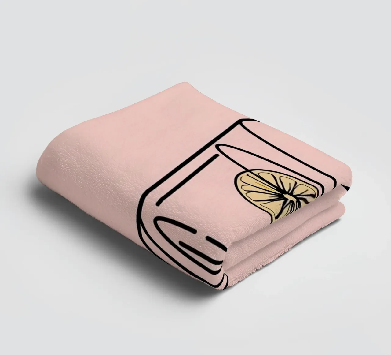 Bevanda rinfrescante in un bicchiere trasparente con una fetta di limone asciugamano da bagno da DesignDoodle