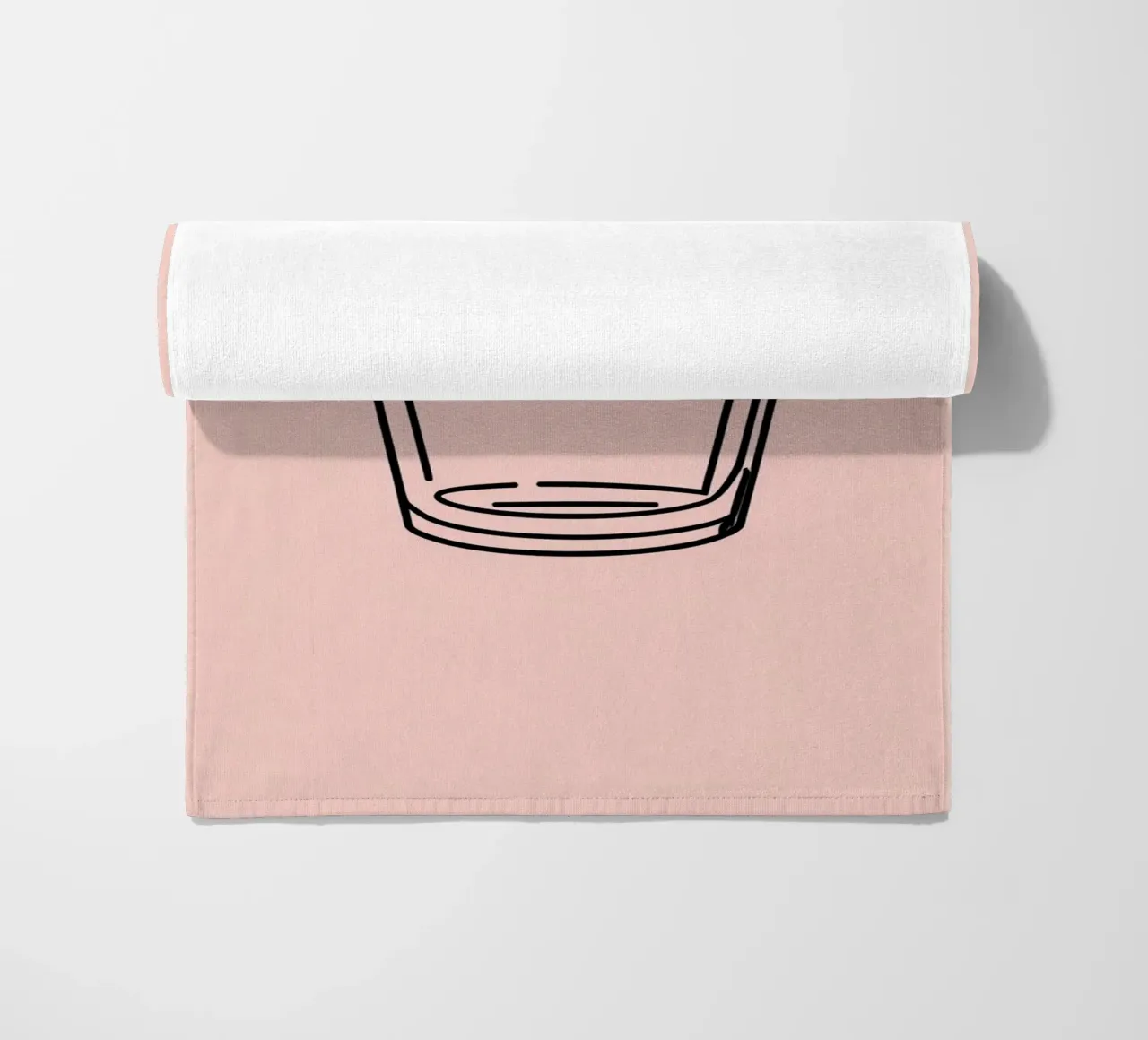 Bevanda rinfrescante in un bicchiere trasparente con una fetta di limone telo mare da DesignDoodle