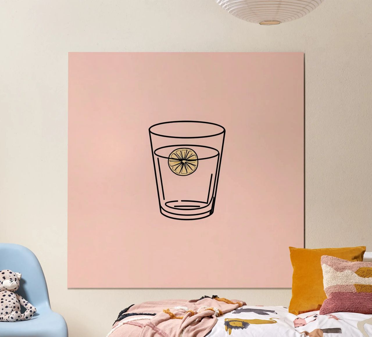 Bevanda rinfrescante in un bicchiere trasparente con una fetta di limone poster da DesignDoodle