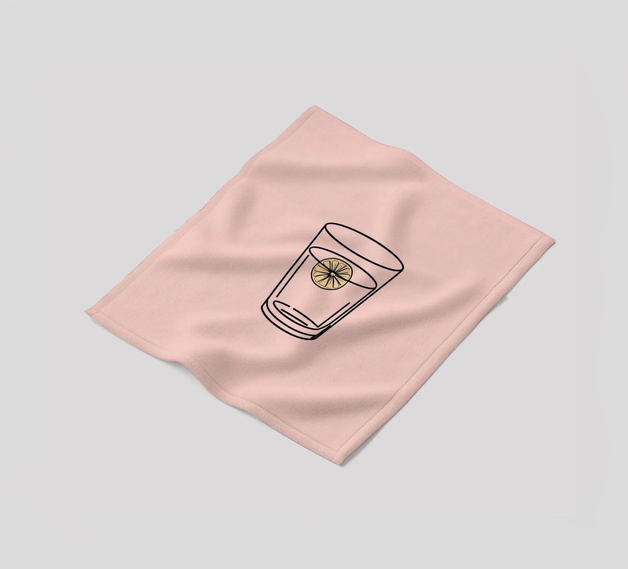 Bevanda rinfrescante in un bicchiere trasparente con una fetta di limone coperta in pile da DesignDoodle
