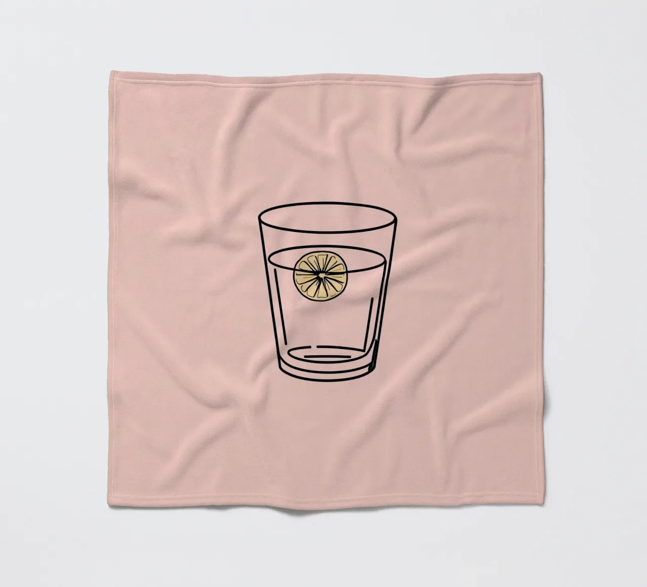 Bevanda rinfrescante in un bicchiere trasparente con una fetta di limone coperta in pile da DesignDoodle