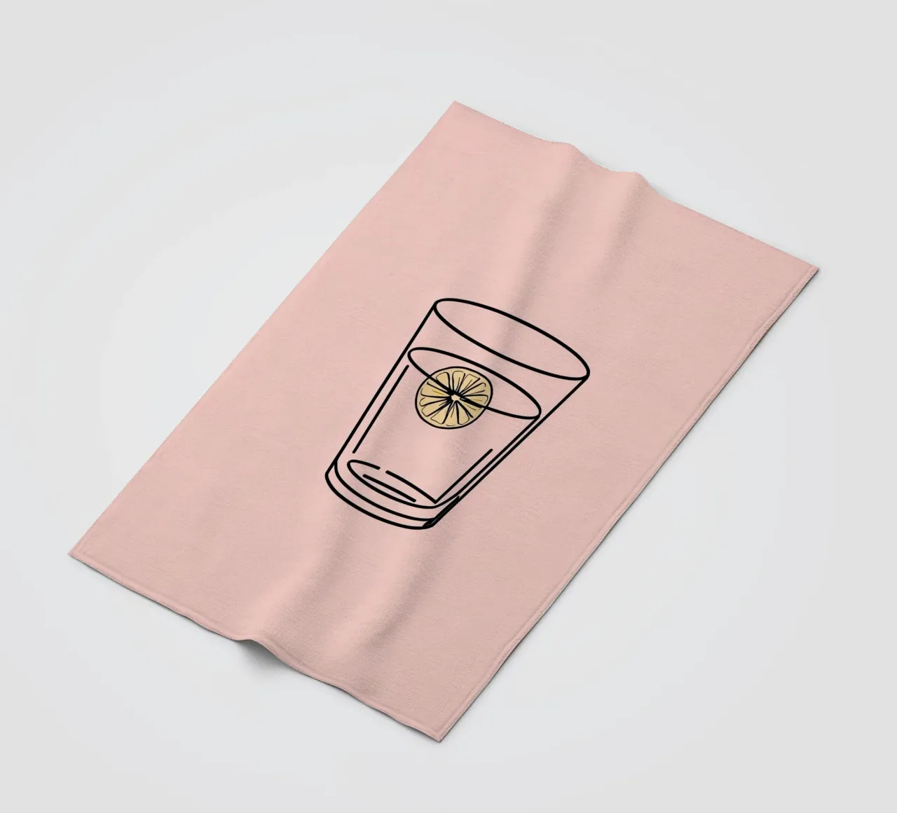 Bevanda rinfrescante in un bicchiere trasparente con una fetta di limone coperta in pile da DesignDoodle