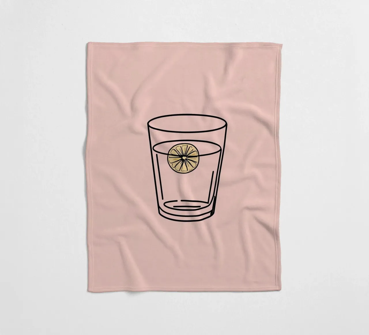 Bevanda rinfrescante in un bicchiere trasparente con una fetta di limone coperta in pile da DesignDoodle