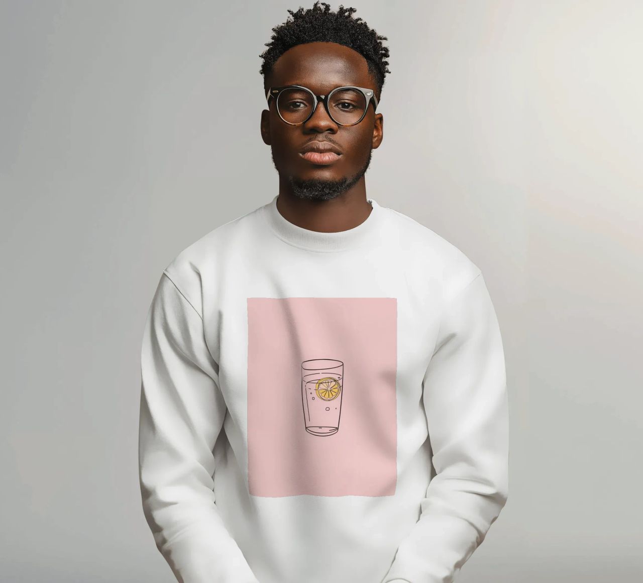Bevanda rinfrescante servita in un bicchiere trasparente con fetta di limone felpa da DesignDoodle