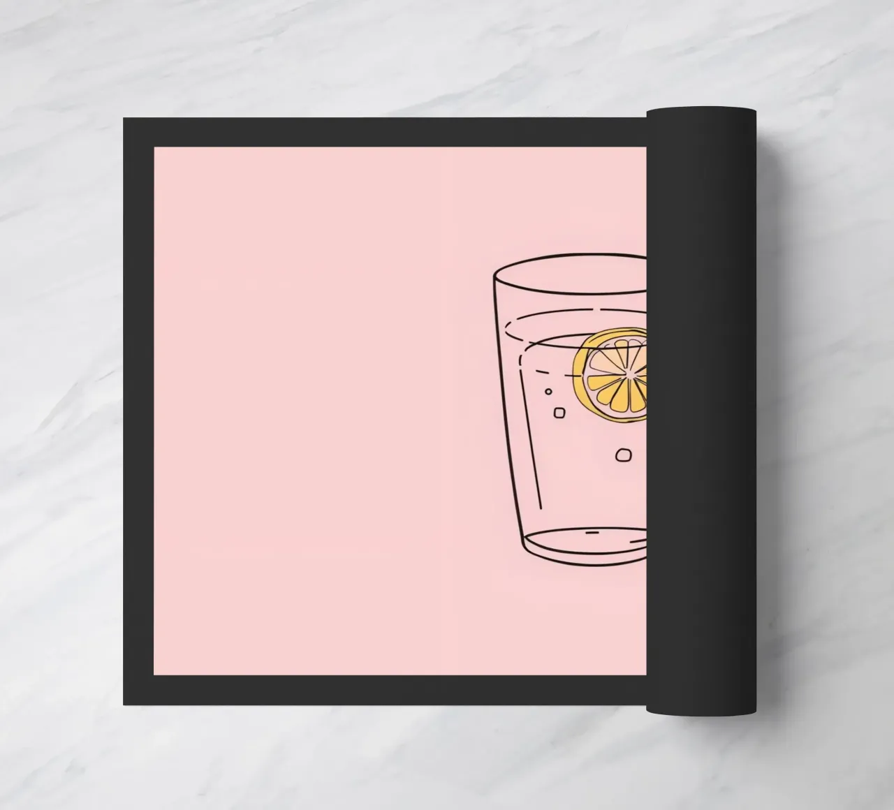 Boisson rafraîchissante servie dans un verre transparent avec une tranche de citron paillasson de DesignDoodle
