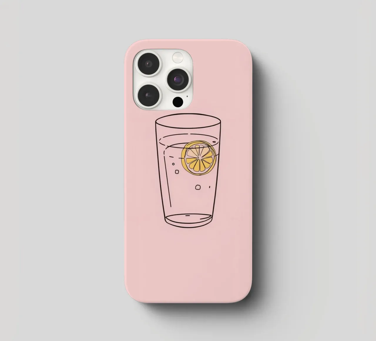 Bevanda rinfrescante servita in un bicchiere trasparente con fetta di limone cover iphone da DesignDoodle