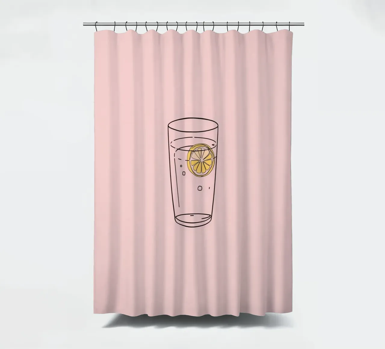 Bevanda rinfrescante servita in un bicchiere trasparente con fetta di limone tenda da doccia da DesignDoodle