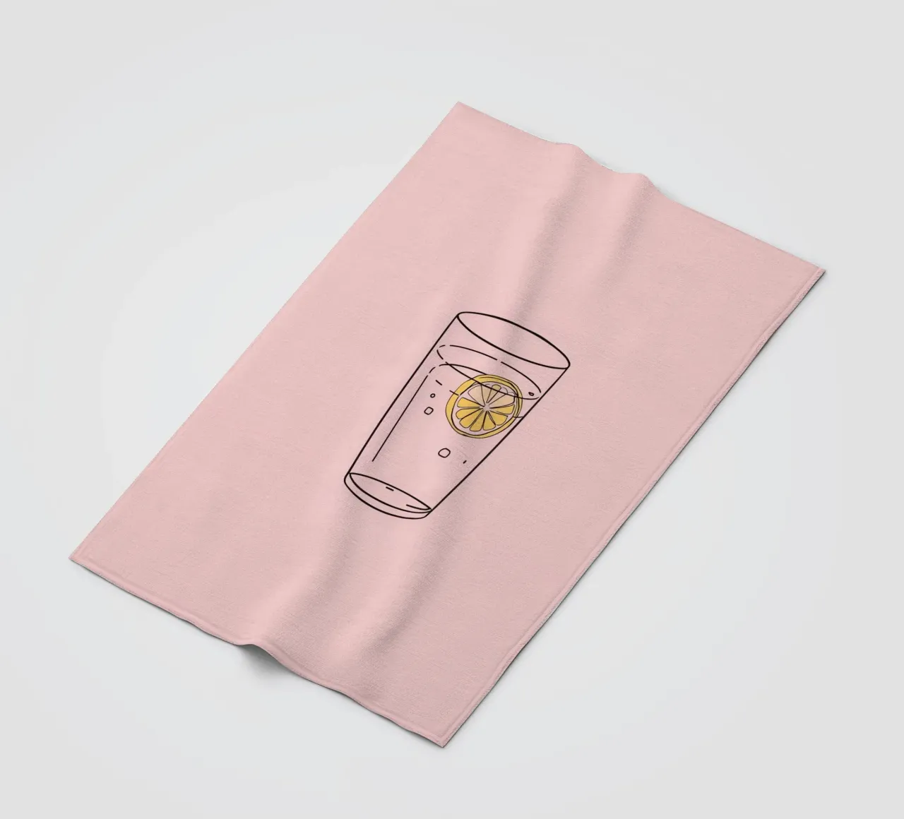 Bevanda rinfrescante servita in un bicchiere trasparente con fetta di limone coperta in pile da DesignDoodle