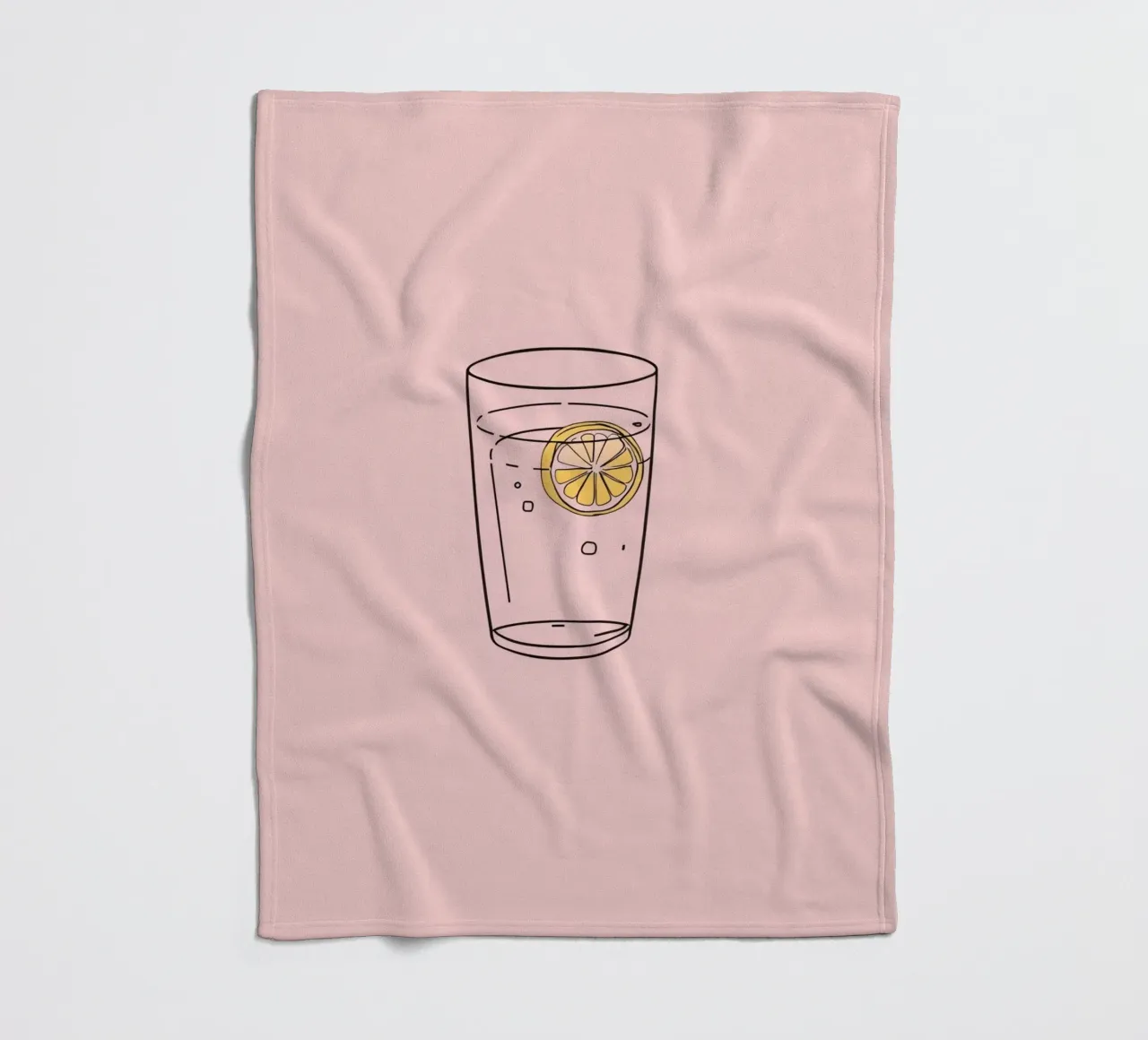 Bevanda rinfrescante servita in un bicchiere trasparente con fetta di limone coperta in pile da DesignDoodle