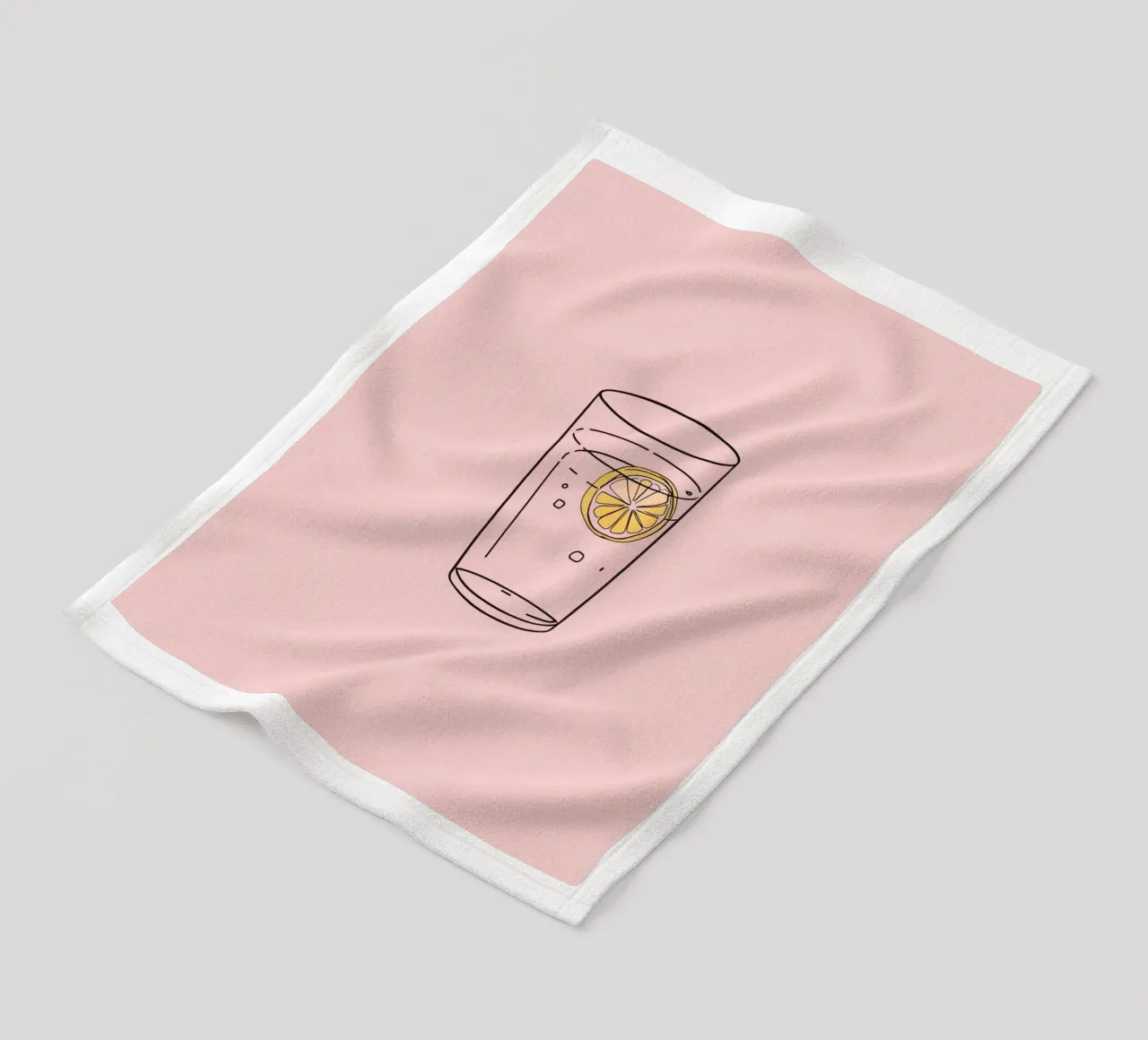 Bevanda rinfrescante servita in un bicchiere trasparente con fetta di limone coperta in pile da DesignDoodle