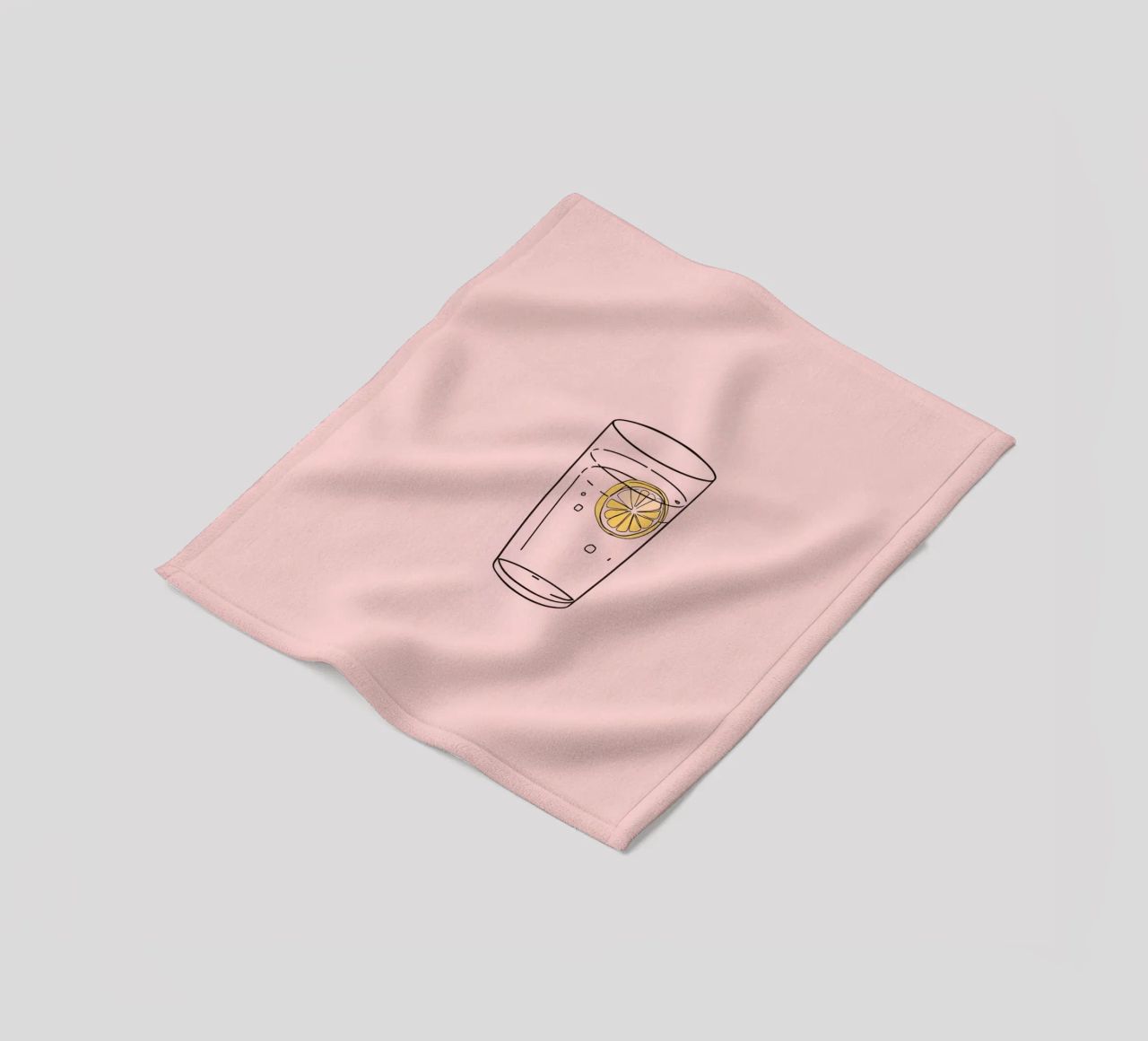 Bevanda rinfrescante servita in un bicchiere trasparente con fetta di limone coperta in pile da DesignDoodle