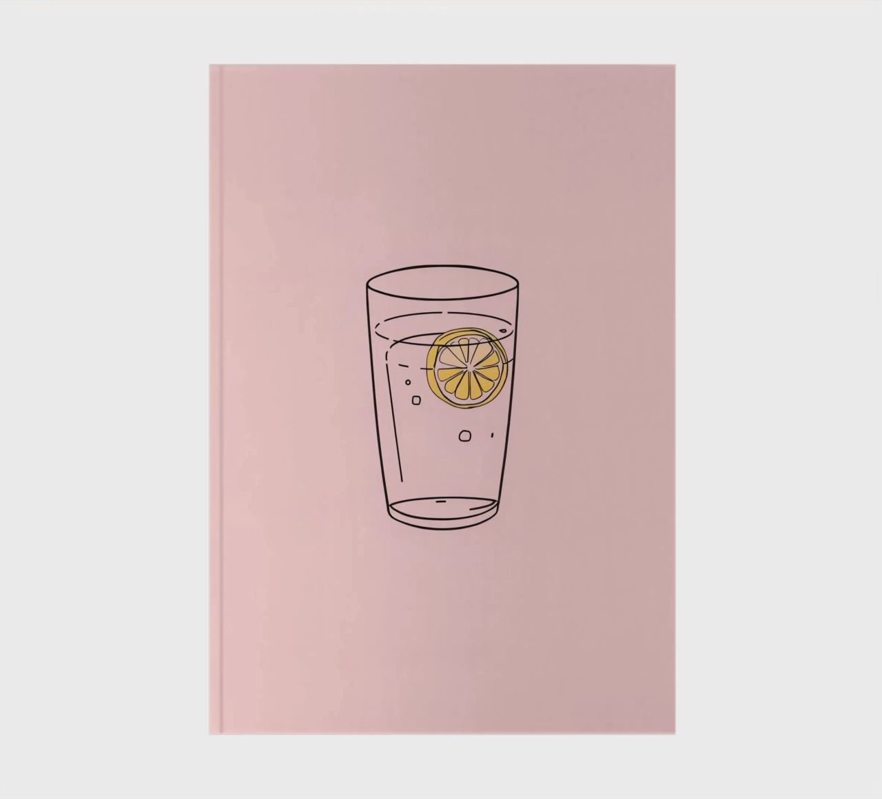 Bevanda rinfrescante servita in un bicchiere trasparente con fetta di limone diario da DesignDoodle