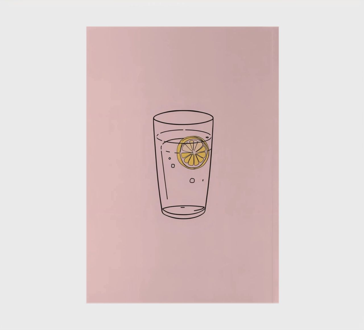Bevanda rinfrescante servita in un bicchiere trasparente con fetta di limone diario da DesignDoodle