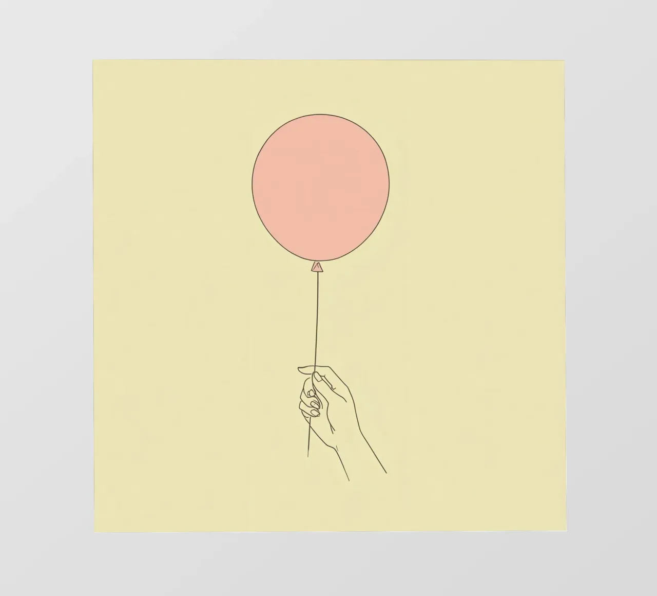 Mano che tiene un palloncino rosa su un'opera d'arte giallo tenue telo in pvc da DesignDoodle
